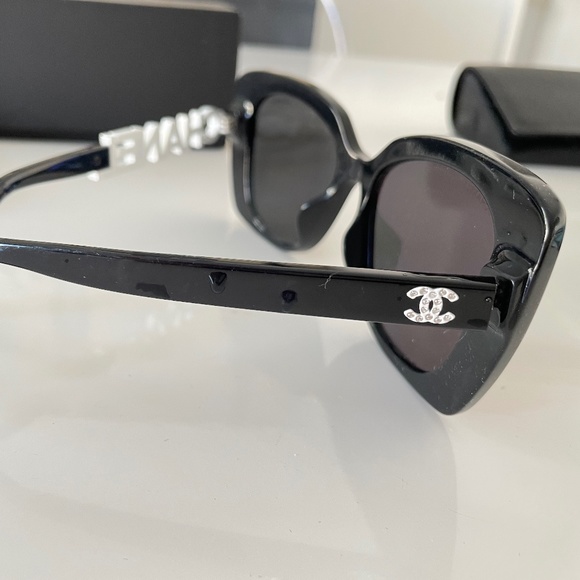 CHANEL authentic 5422 sunglasses retail paid over $600 main image 6